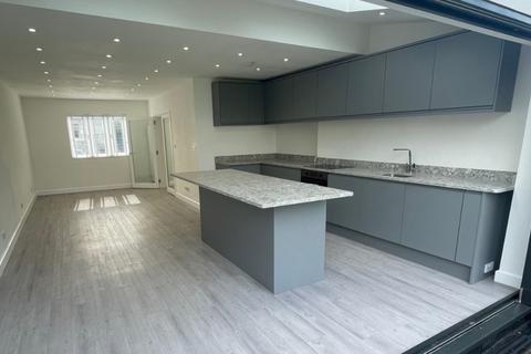 73 Epping Way, London, E4 7PG