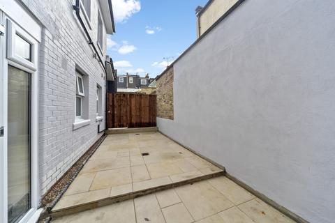 1 bedroom in a house share to rent, Berrymede Road, London, W4