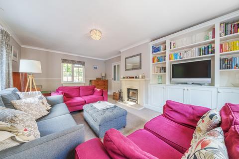 62 Manor Way, Guildford, GU2 7RR