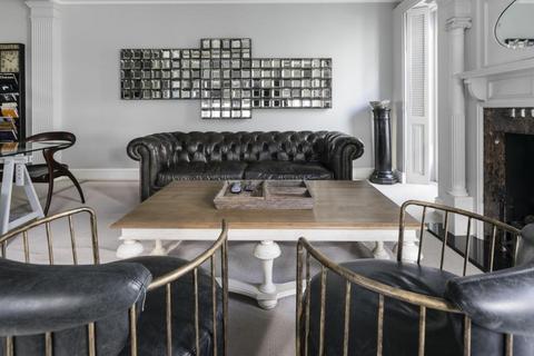 4 bedroom apartment to rent, North Audley Street, London