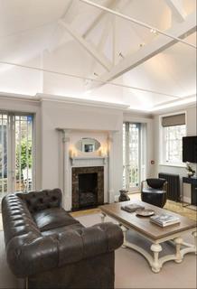 4 bedroom apartment to rent, North Audley Street, London