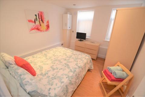 2 bedroom flat to rent, Swanage