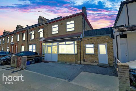 4 bedroom end of terrace house for sale, Grange Road, Ilford