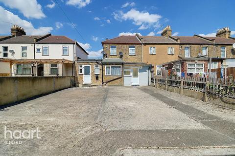 4 bedroom end of terrace house for sale, Grange Road, Ilford