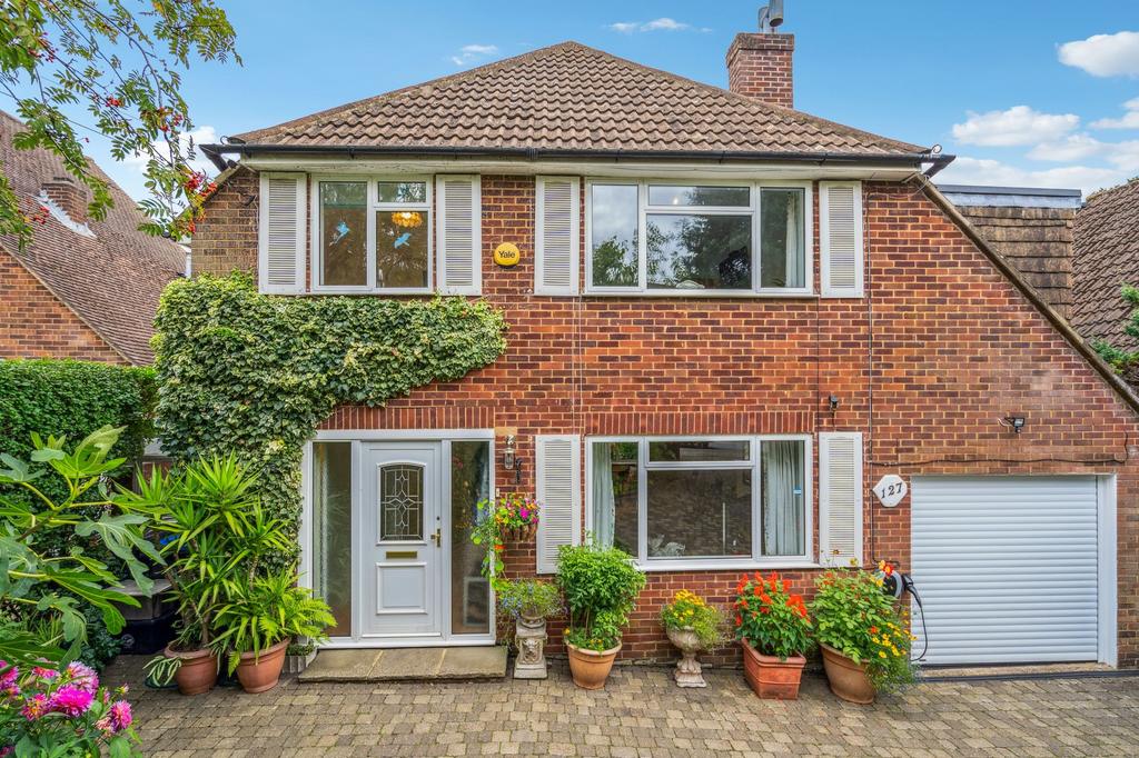 Cherry Tree Road, Beaconsfield, HP9 3 bed detached house for sale £