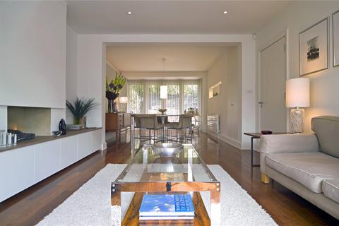 4 bedroom terraced house to rent, Rusham Road, SW12