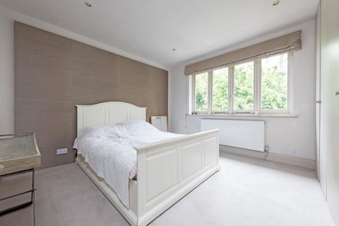 4 bedroom terraced house to rent, Rusham Road, SW12