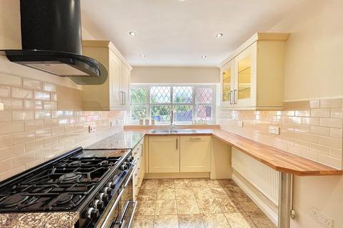 3 bedroom semi-detached house to rent, Miller Street, Droitwich