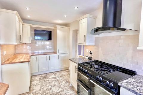 3 bedroom semi-detached house to rent, Miller Street, Droitwich
