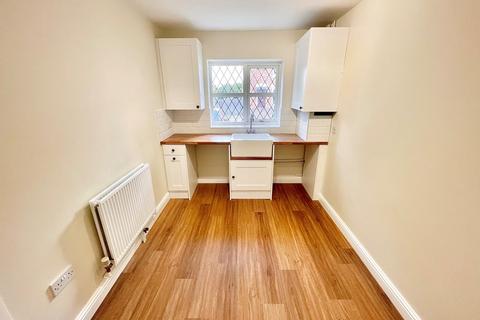 3 bedroom semi-detached house to rent, Miller Street, Droitwich