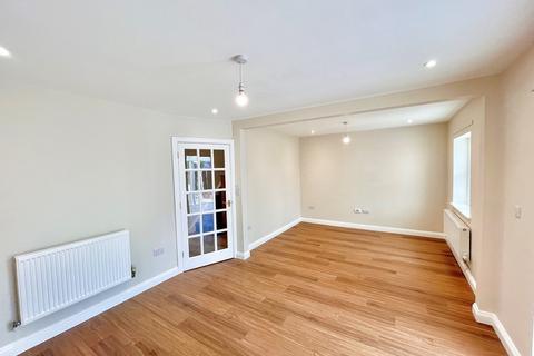 3 bedroom semi-detached house to rent, Miller Street, Droitwich