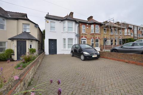 3 bedroom end of terrace house to rent, Church Hill, Loughton, IG10