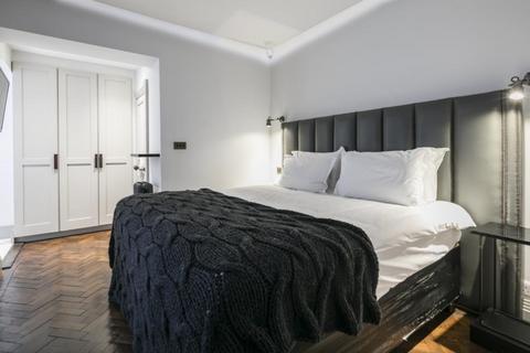 1 bedroom apartment to rent, North Audley Street, London