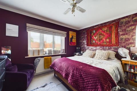 4 bedroom semi-detached house for sale - Norcot Road, Tilehurst, Reading, RG30