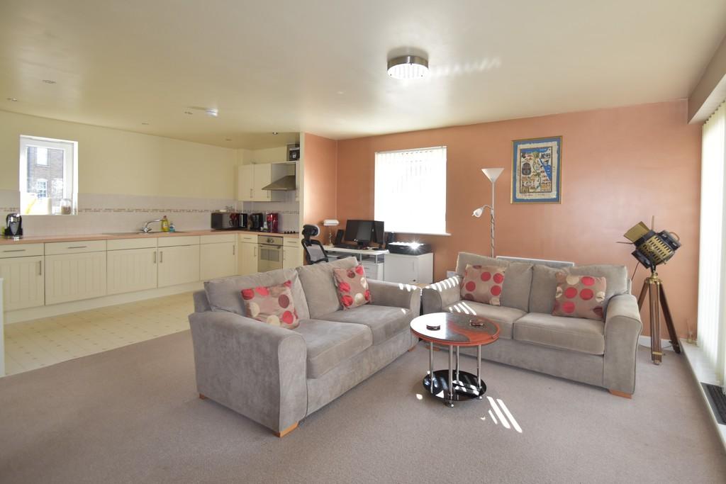 Bakers Court, Great Cornard 2 bed apartment for sale £200,000