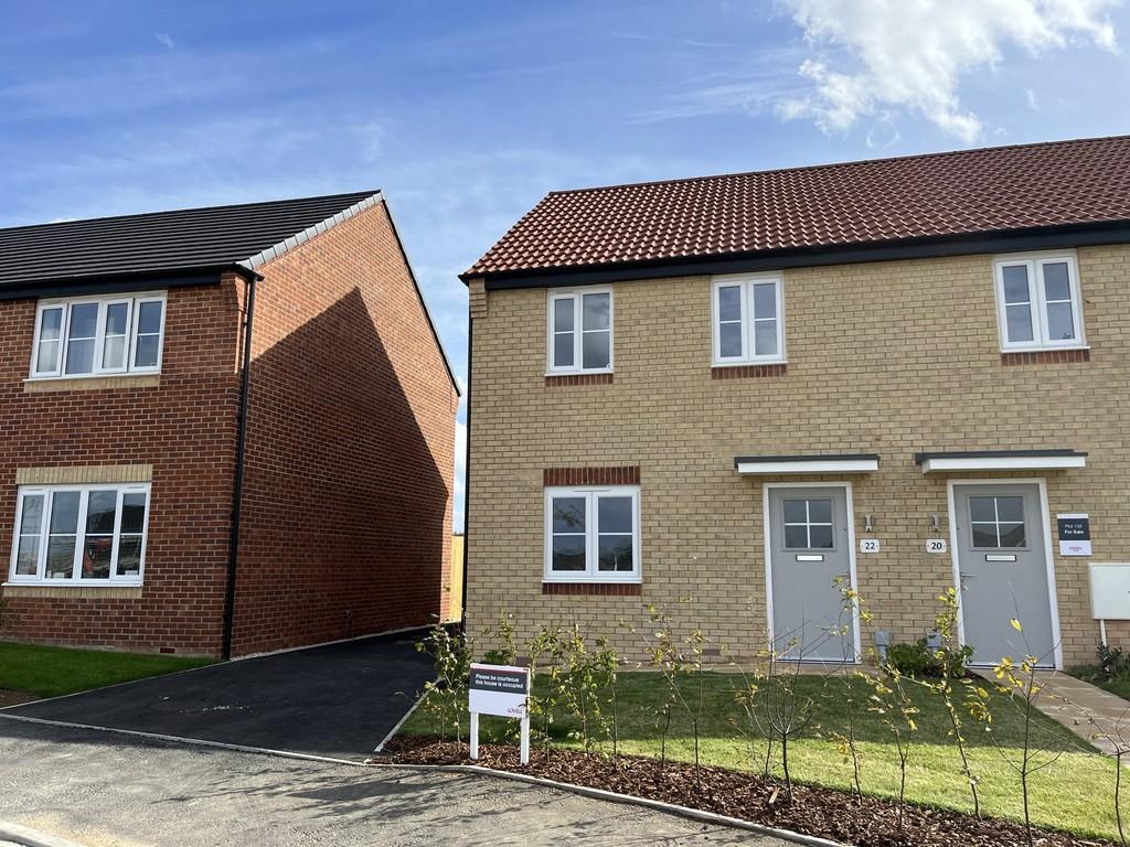 Cherry Way, Louth, LN11 7EY 2 bed semidetached house to rent £850