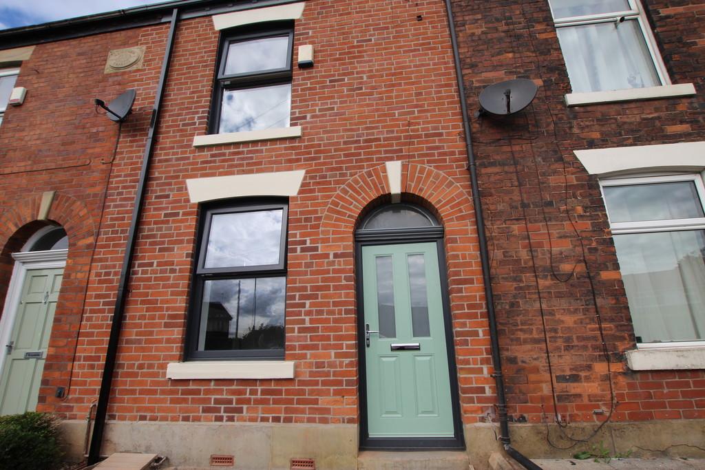 Norden Road, Bamford, Rochdale 2 bed terraced house £785 pcm (£181 pw)