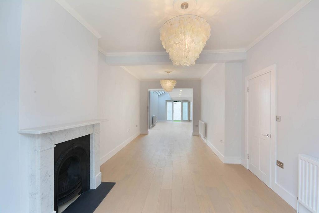 Searles Road, Elephant and Castle, London, SE1 4 bed terraced house for