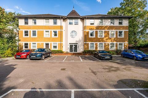 Flat 9, 1b Cricket Green, Mitcham, CR4 4LB