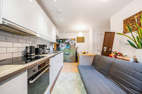 Flat 9, 1b Cricket Green, Mitcham, CR4 4LB