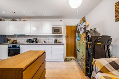 Flat 9, 1b Cricket Green, Mitcham, CR4 4LB
