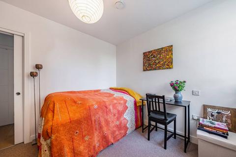 Flat 9, 1b Cricket Green, Mitcham, CR4 4LB