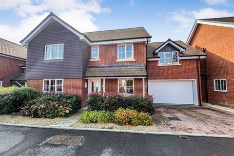 5 bedroom detached house for sale, Farm Road, Horton Heath, SO50 7HR