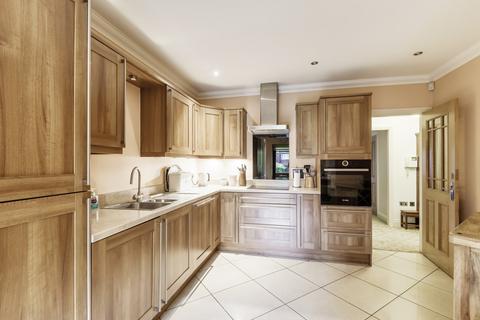Apartment 2, 1 Bentcliffe Grove, Leeds, LS17 6QQ