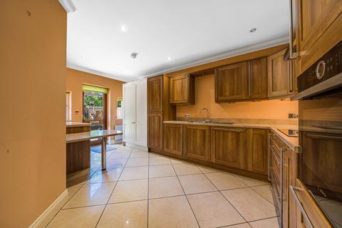 Apartment 2, 1 Bentcliffe Grove, Leeds, LS17 6QQ