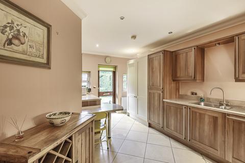 Apartment 2, 1 Bentcliffe Grove, Leeds, LS17 6QQ