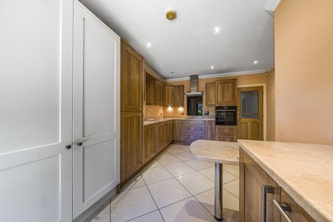 Apartment 2, 1 Bentcliffe Grove, Leeds, LS17 6QQ