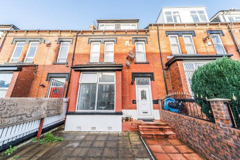 6 bedroom terraced house for sale, Brudenell Avenue, Hyde Park, Leeds, LS6