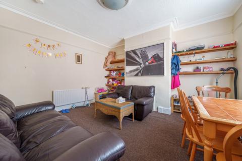 12 Thornville Grove, Leeds, LS6 1JU