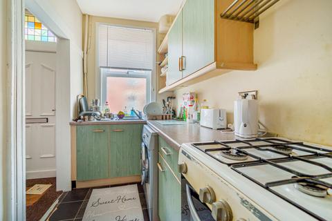 12 Thornville Grove, Leeds, LS6 1JU