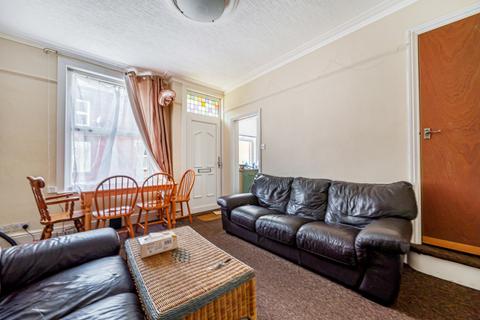 12 Thornville Grove, Leeds, LS6 1JU