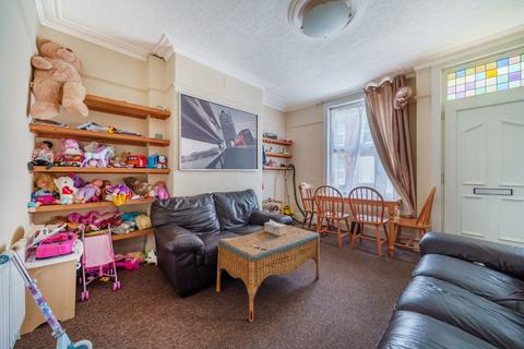 12 Thornville Grove, Leeds, LS6 1JU
