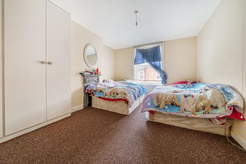 12 Thornville Grove, Leeds, LS6 1JU