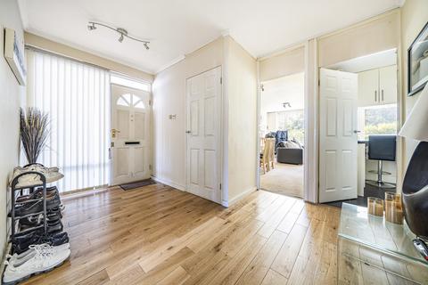 2 bedroom flat for sale, Ingledew Court, Moortown, Leeds, LS17