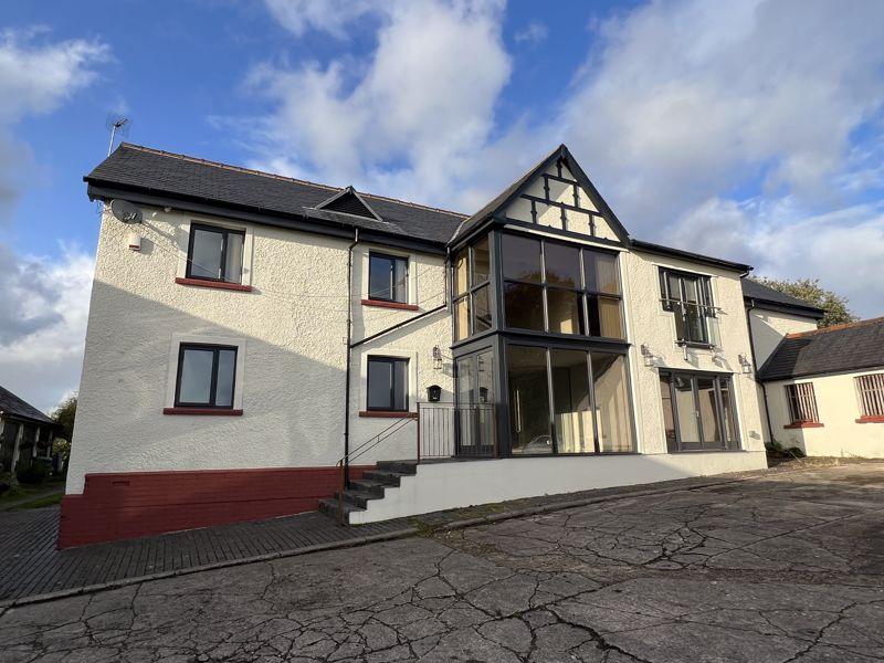 Barn at Gadairwen House, Peterston Road, Groesfaen CF72 8NU 5 bed