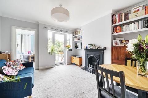 2a Maywin Drive, Hornchurch, RM11 3ST
