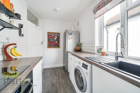 2a Maywin Drive, Hornchurch, RM11 3ST
