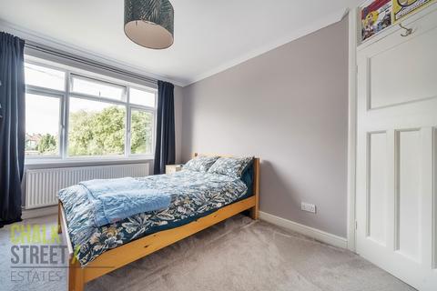 2a Maywin Drive, Hornchurch, RM11 3ST