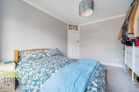 2a Maywin Drive, Hornchurch, RM11 3ST
