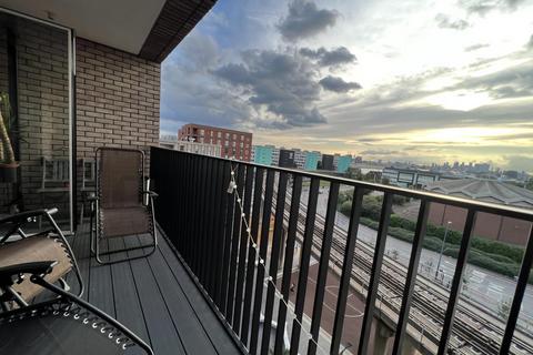 2 bedroom apartment to rent, Cargo House, Galleons Reach, London, E16