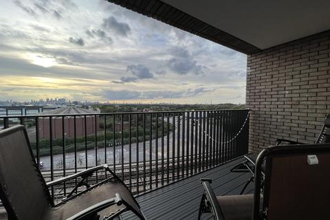 2 bedroom apartment to rent, Cargo House, Galleons Reach, London, E16