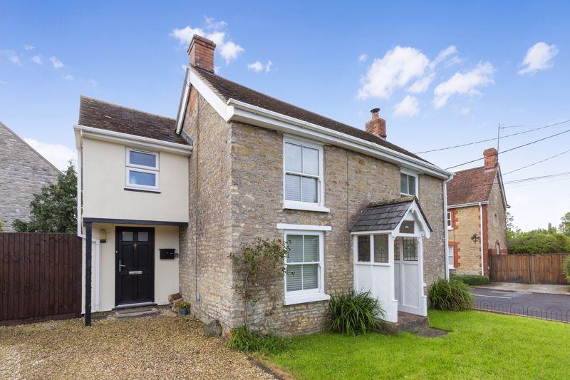 Bay Road, Gillingham SP8 4 bed detached house for sale £425,000