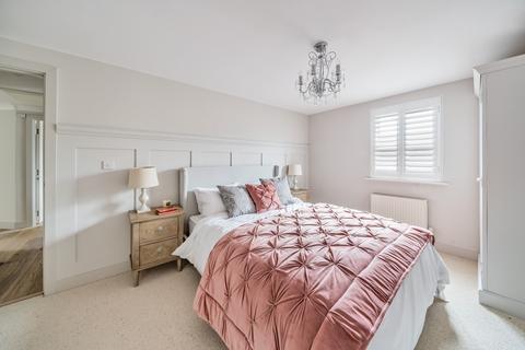 3 bedroom apartment for sale, Chesterton House, Cirencester,