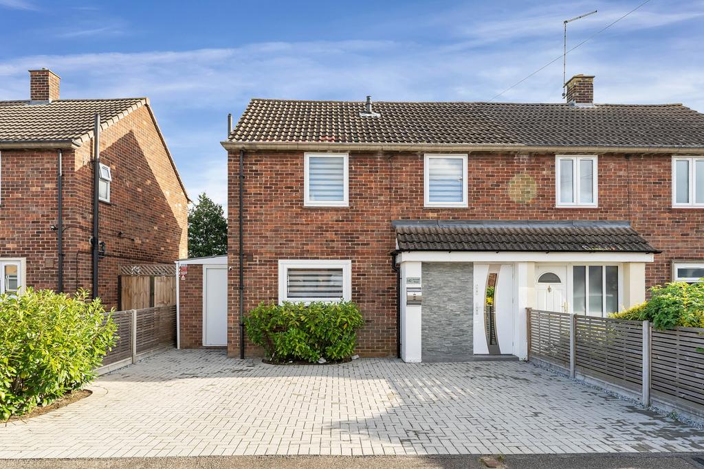 Arundel Road, Walton, Peterborough, PE4 2 bed semidetached house for