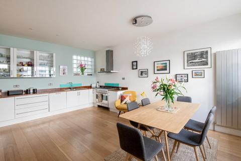 3 bedroom mews for sale, Frederick Close, Hyde Park Estate, London, W2