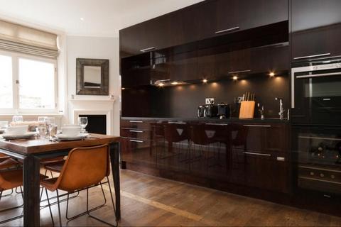 2 bedroom apartment to rent, North Audley Street, London